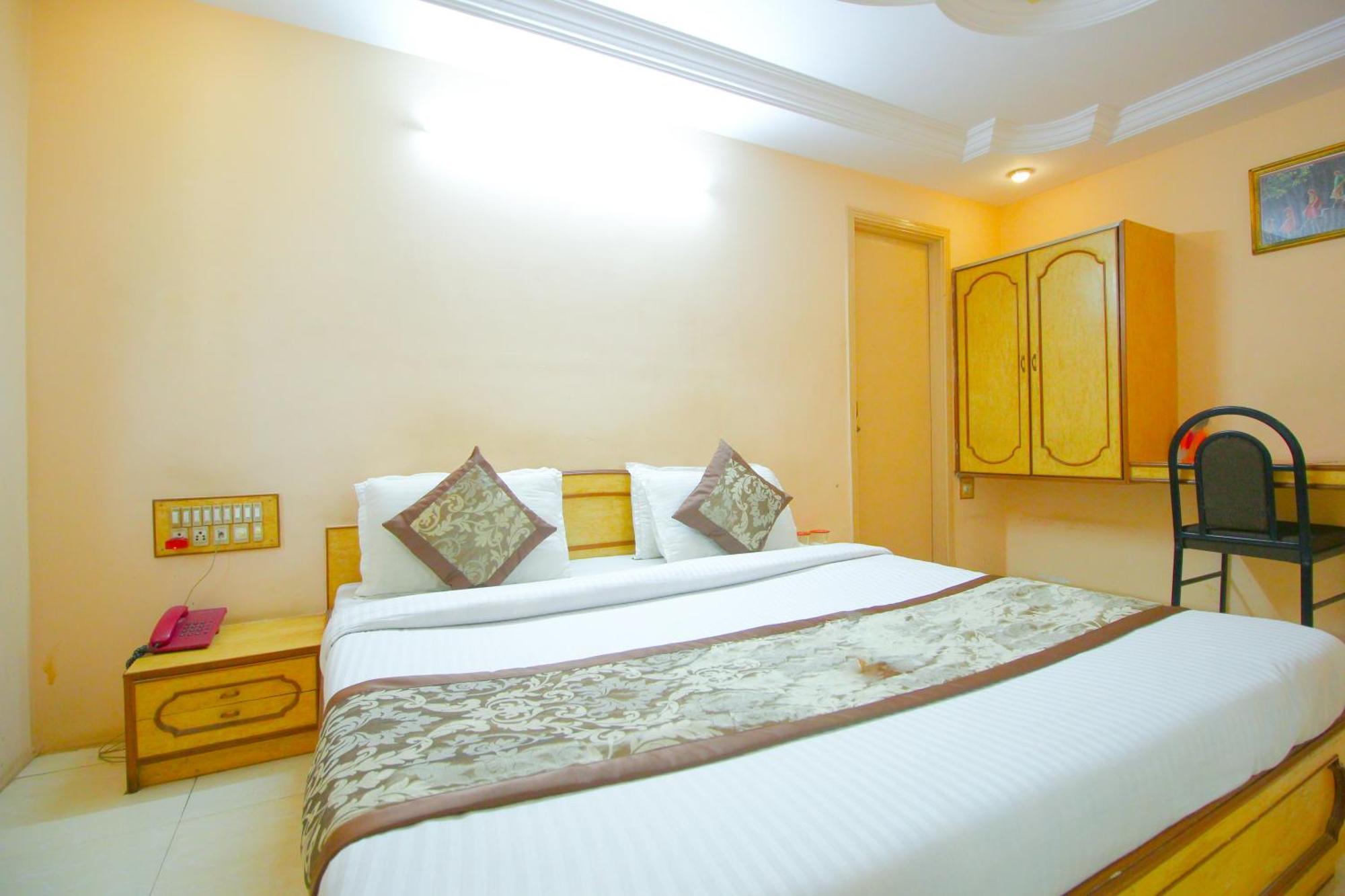 ראג'קוט Hotel Upasana מראה חיצוני תמונה
