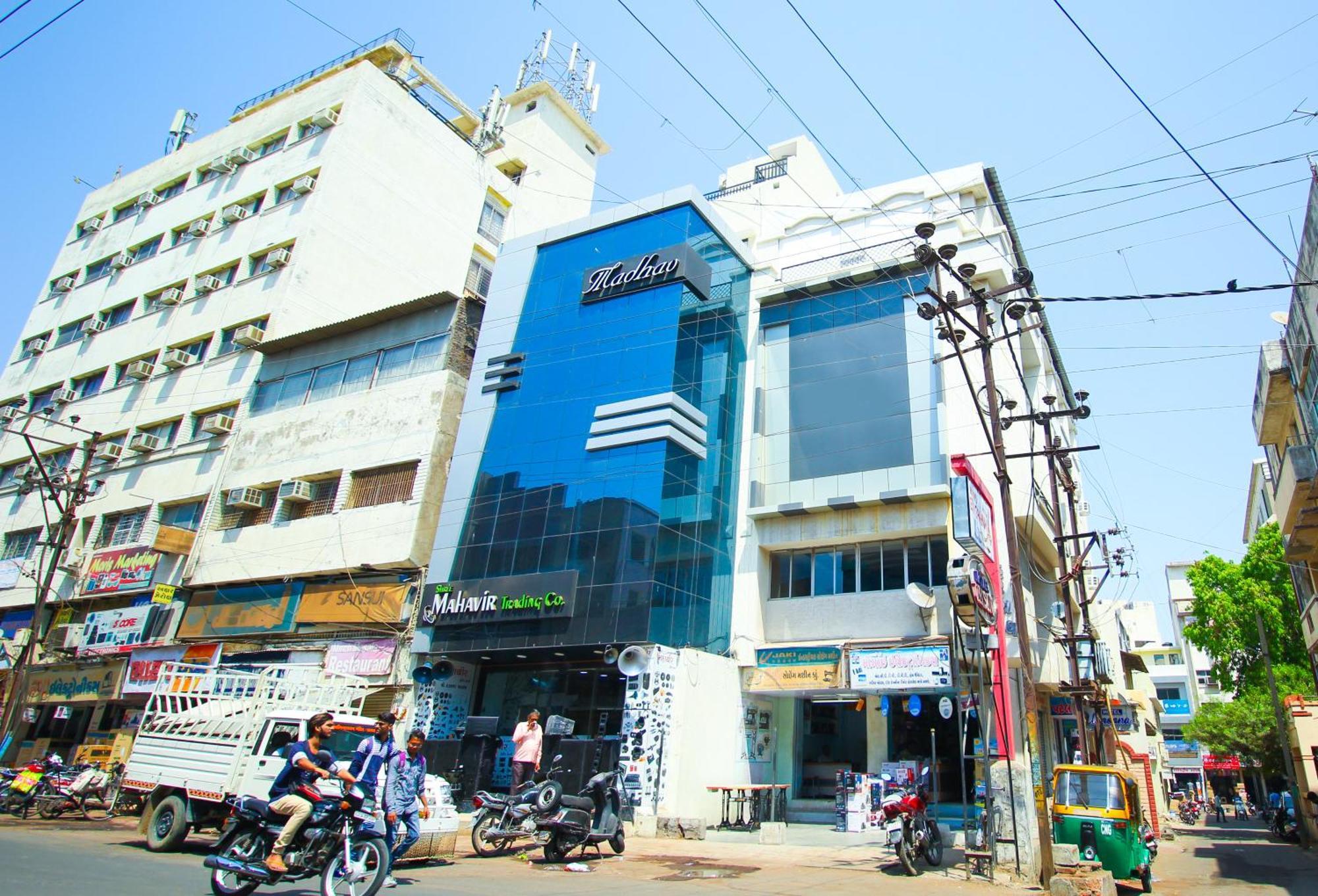 ראג'קוט Hotel Upasana מראה חיצוני תמונה