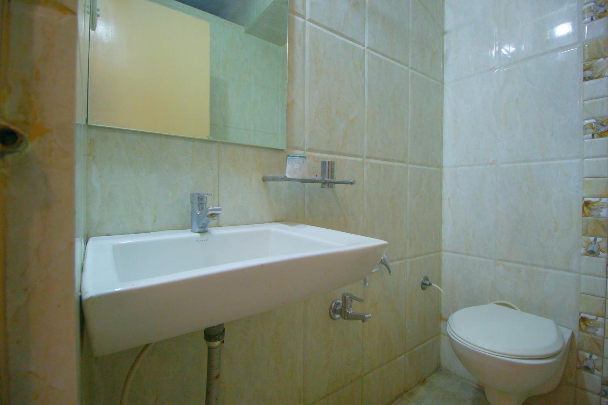 ראג'קוט Hotel Upasana מראה חיצוני תמונה