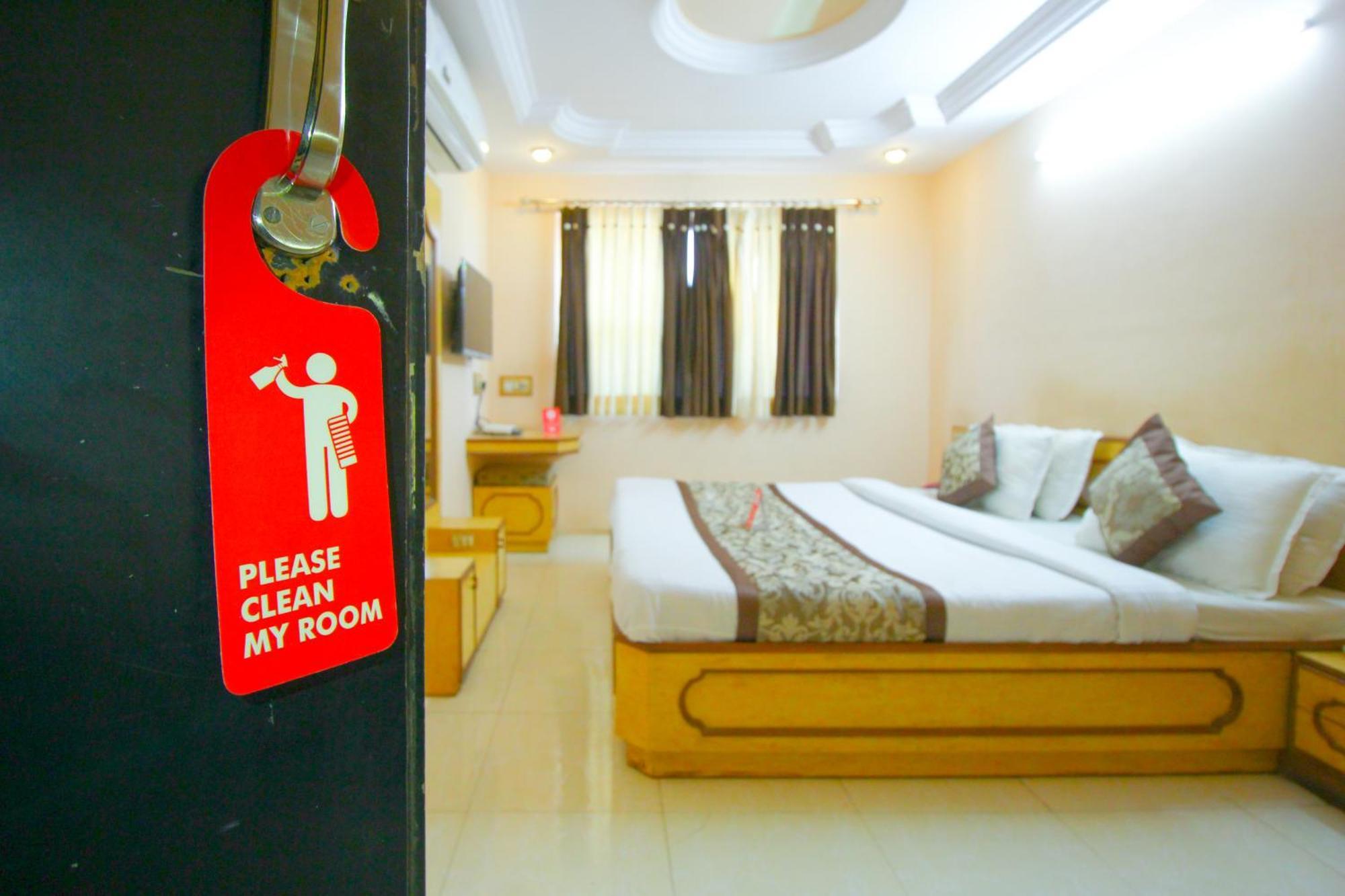 ראג'קוט Hotel Upasana מראה חיצוני תמונה