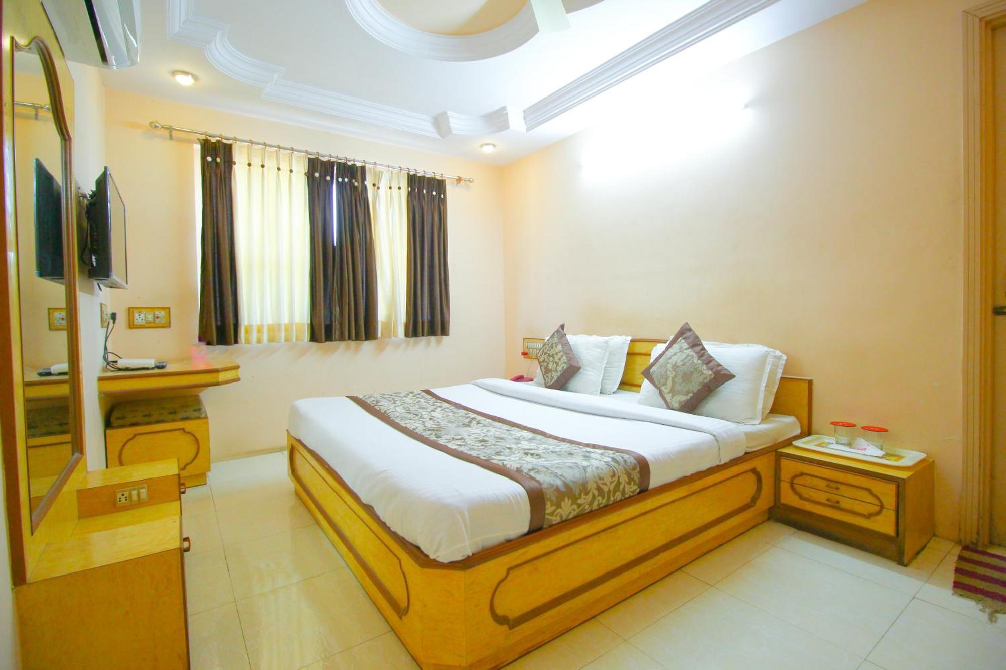 ראג'קוט Hotel Upasana מראה חיצוני תמונה