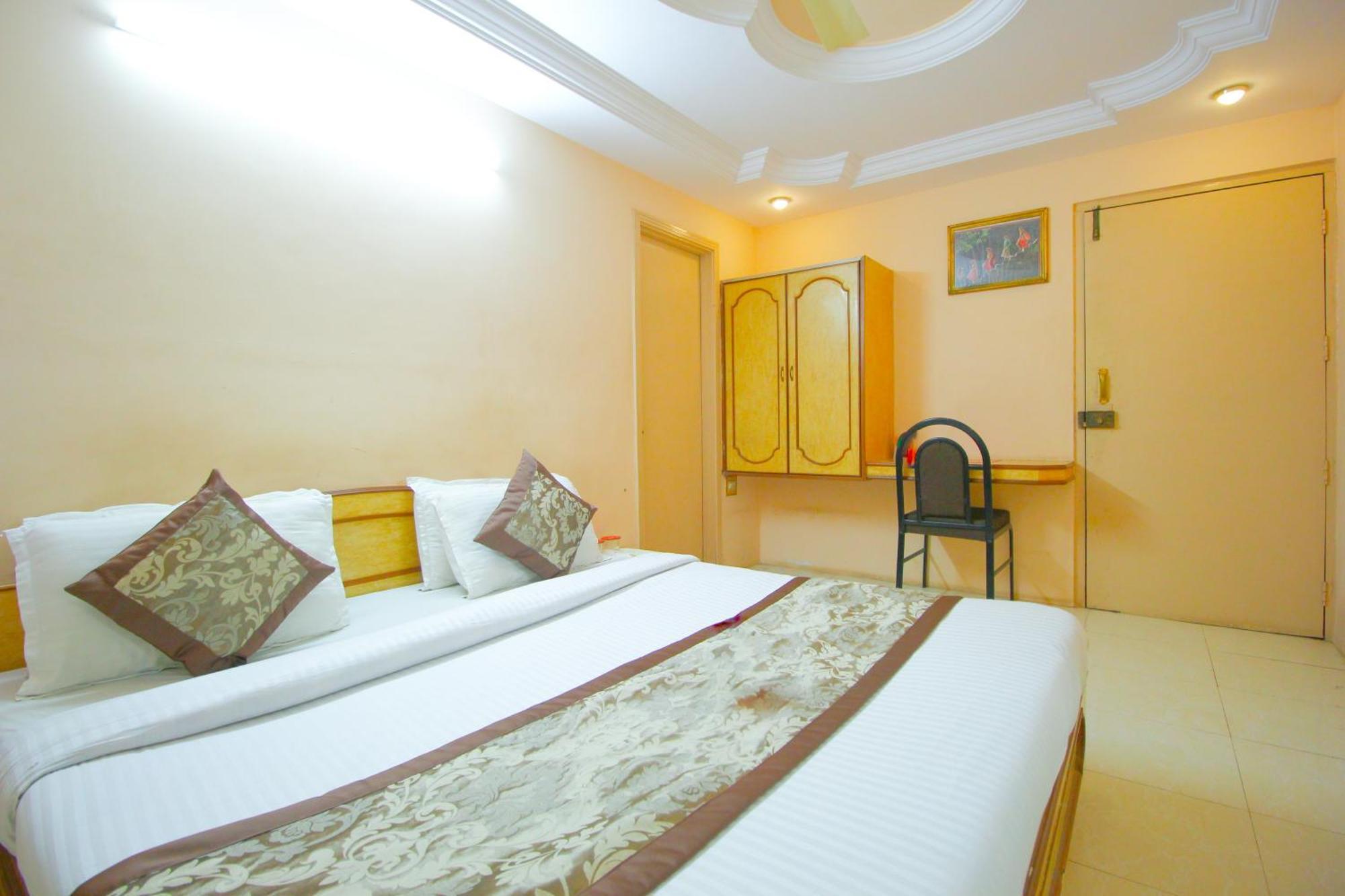ראג'קוט Hotel Upasana מראה חיצוני תמונה