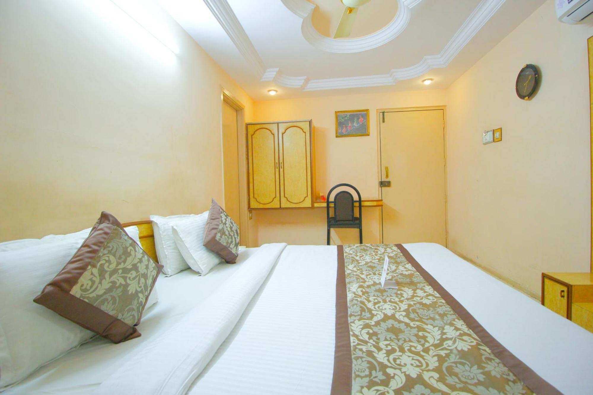 ראג'קוט Hotel Upasana מראה חיצוני תמונה