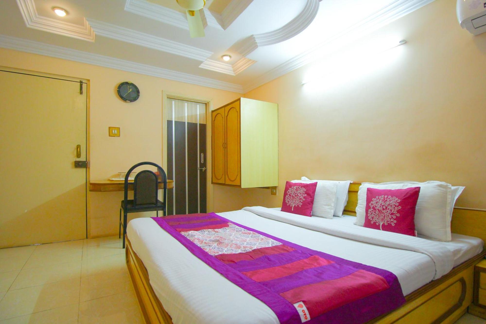 ראג'קוט Hotel Upasana מראה חיצוני תמונה