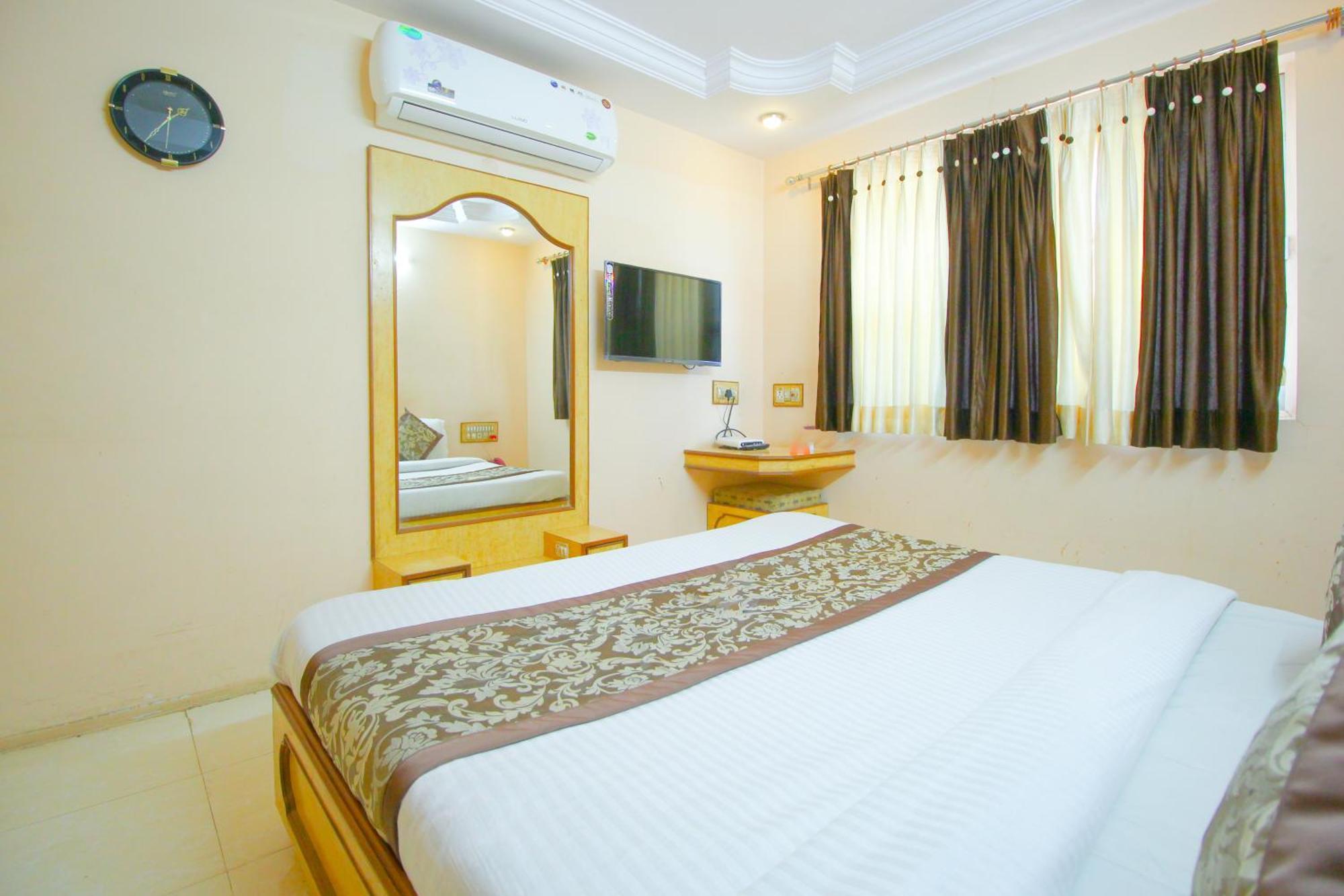 ראג'קוט Hotel Upasana מראה חיצוני תמונה