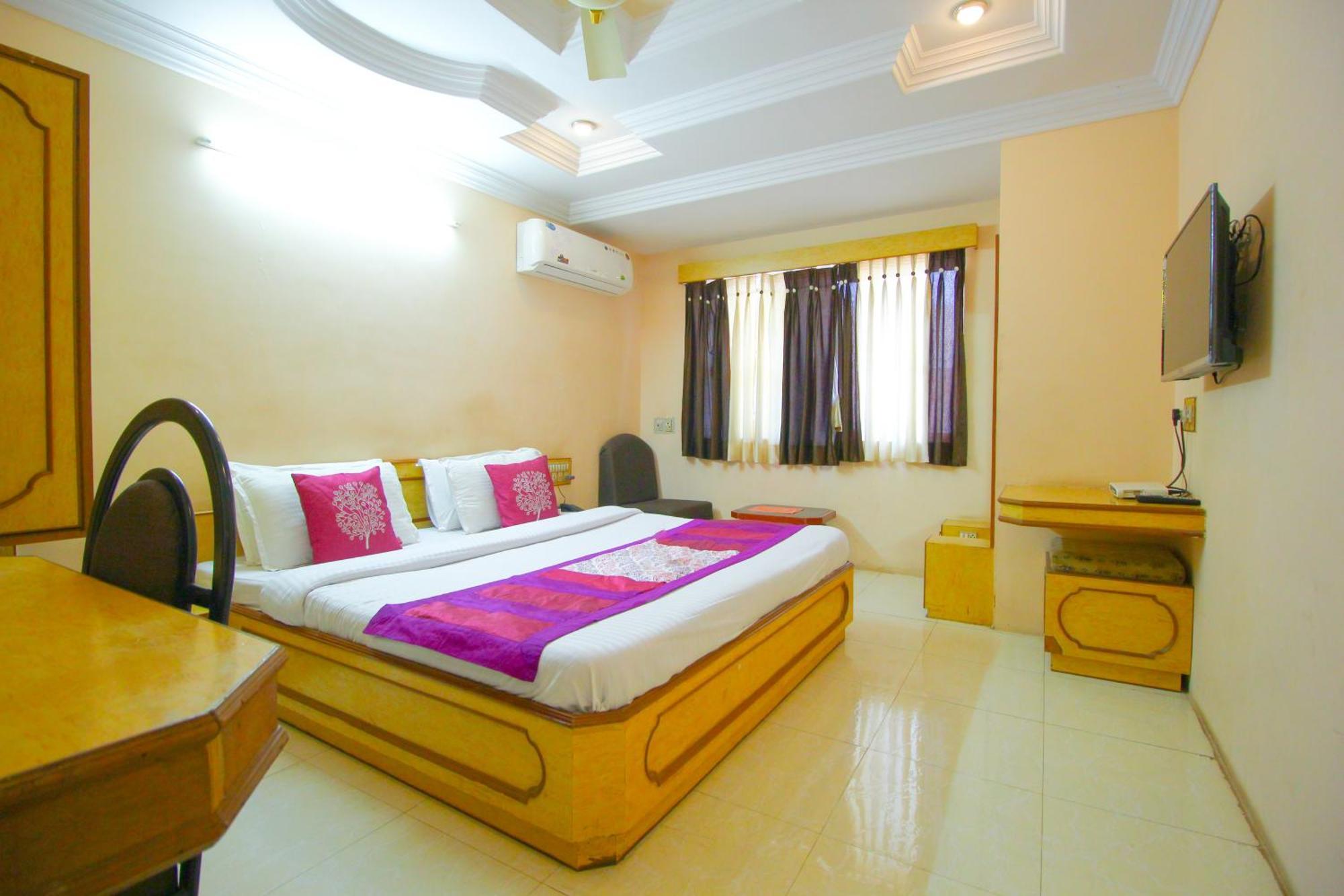 ראג'קוט Hotel Upasana מראה חיצוני תמונה