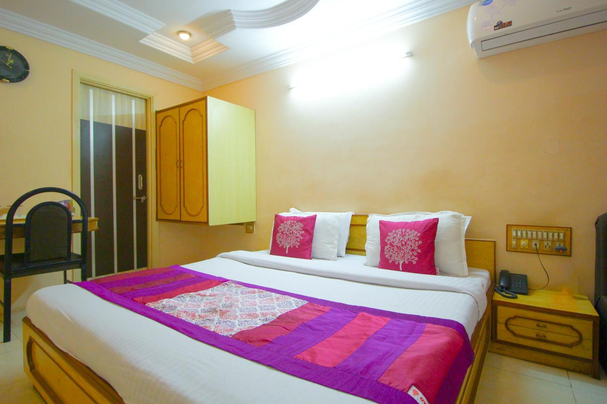 ראג'קוט Hotel Upasana מראה חיצוני תמונה