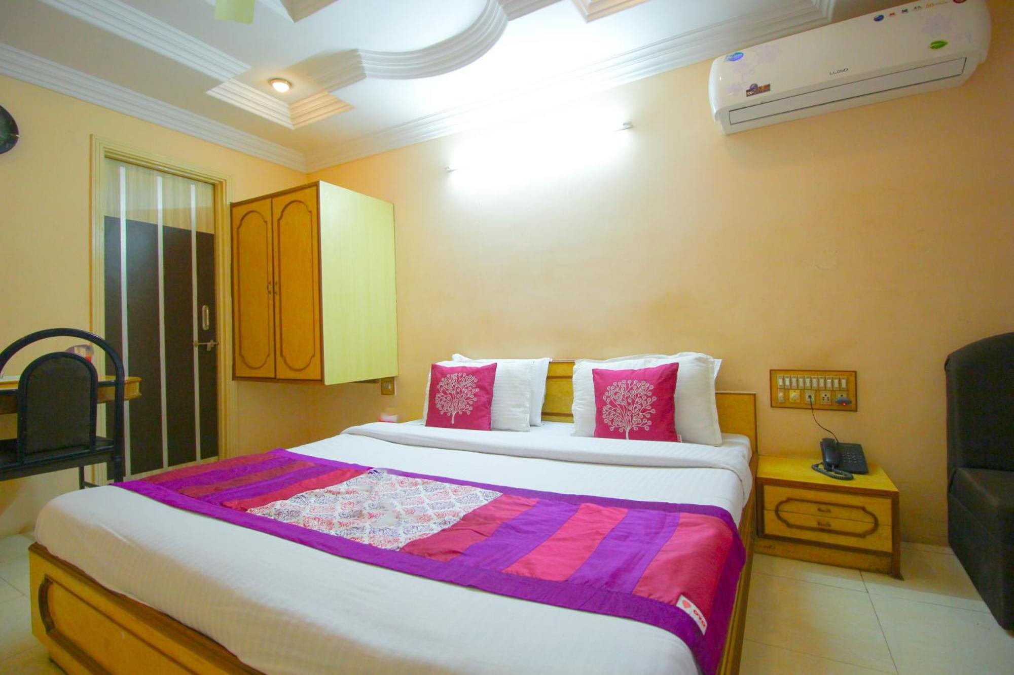 ראג'קוט Hotel Upasana מראה חיצוני תמונה