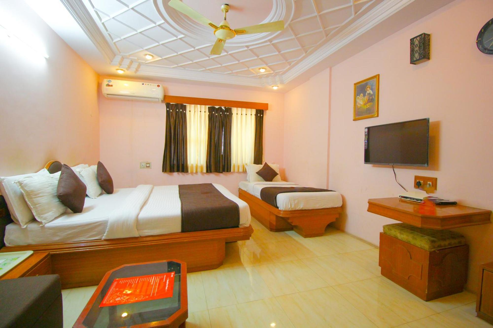 ראג'קוט Hotel Upasana מראה חיצוני תמונה