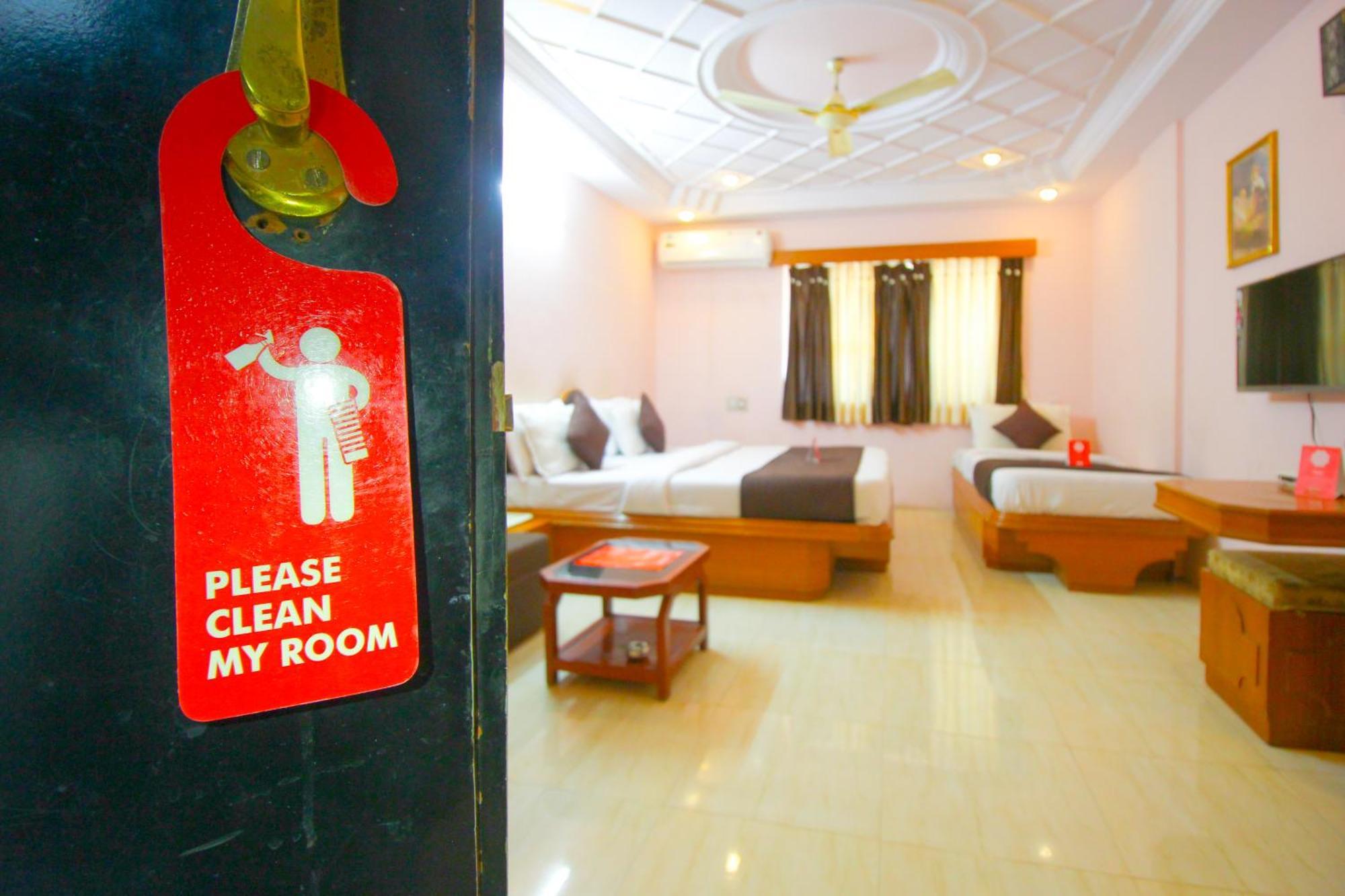 ראג'קוט Hotel Upasana מראה חיצוני תמונה