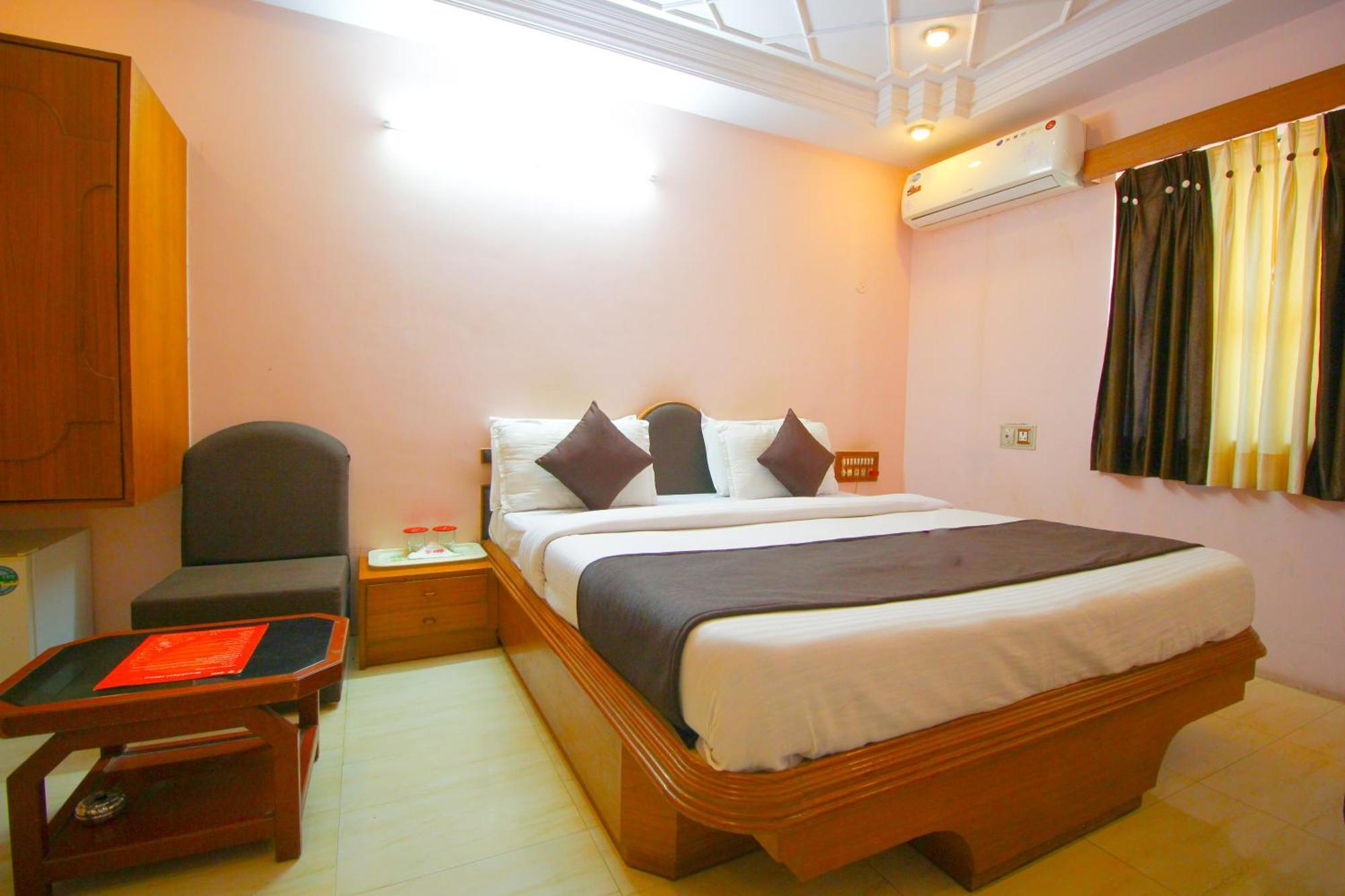 ראג'קוט Hotel Upasana מראה חיצוני תמונה