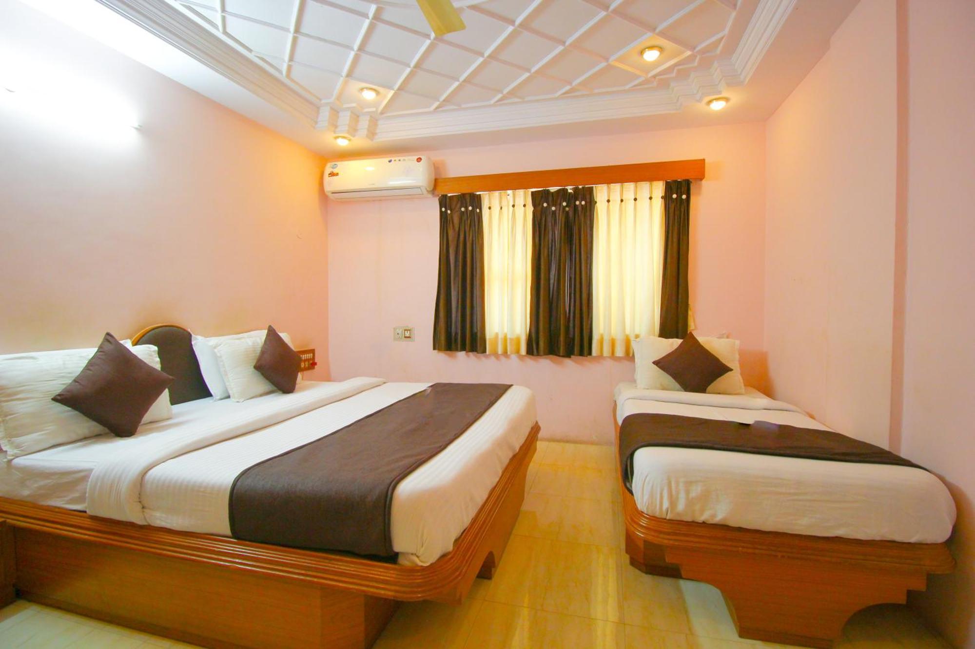 ראג'קוט Hotel Upasana מראה חיצוני תמונה