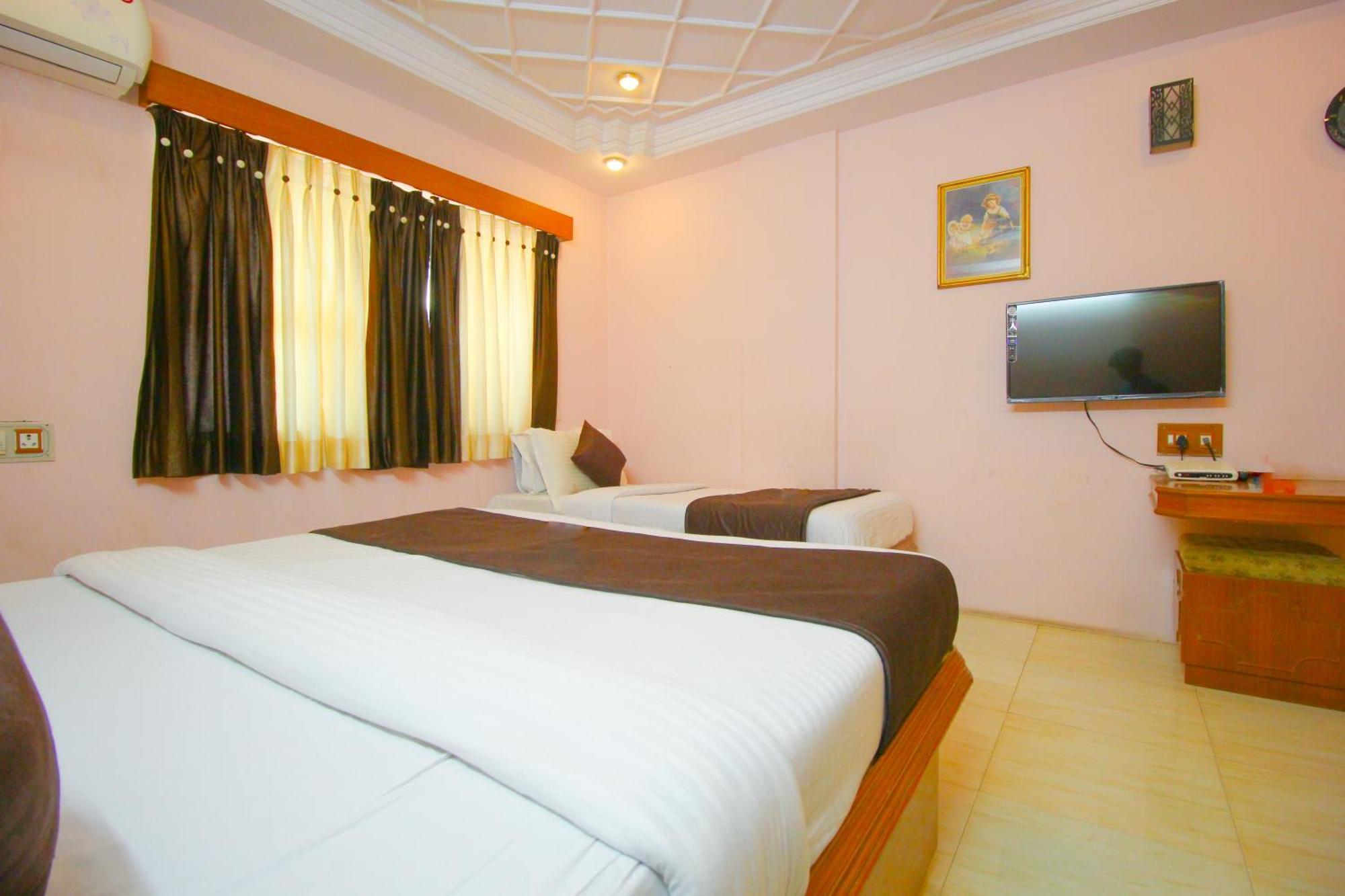 ראג'קוט Hotel Upasana מראה חיצוני תמונה