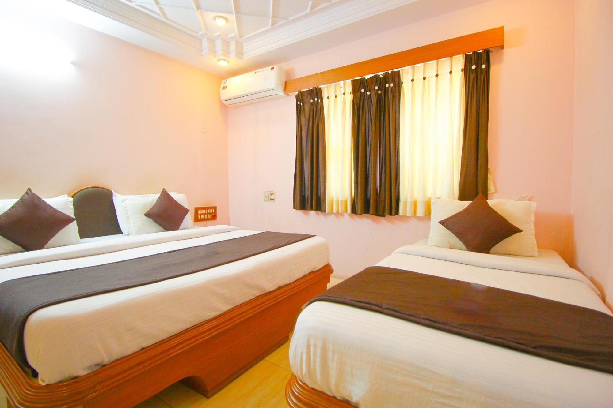 ראג'קוט Hotel Upasana מראה חיצוני תמונה